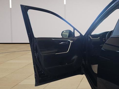 Used 2025 Toyota RAV4 XLE image 27