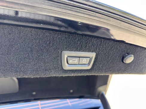 Used 2019 BMW 750i w/ M Sport Package image 44