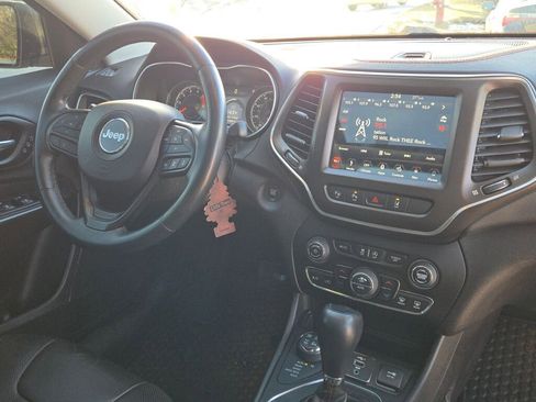 Used 2019 Jeep Cherokee Trailhawk image 10