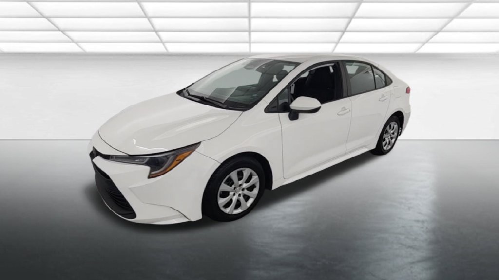 Used 2024 Toyota Corolla LE FWD image 2