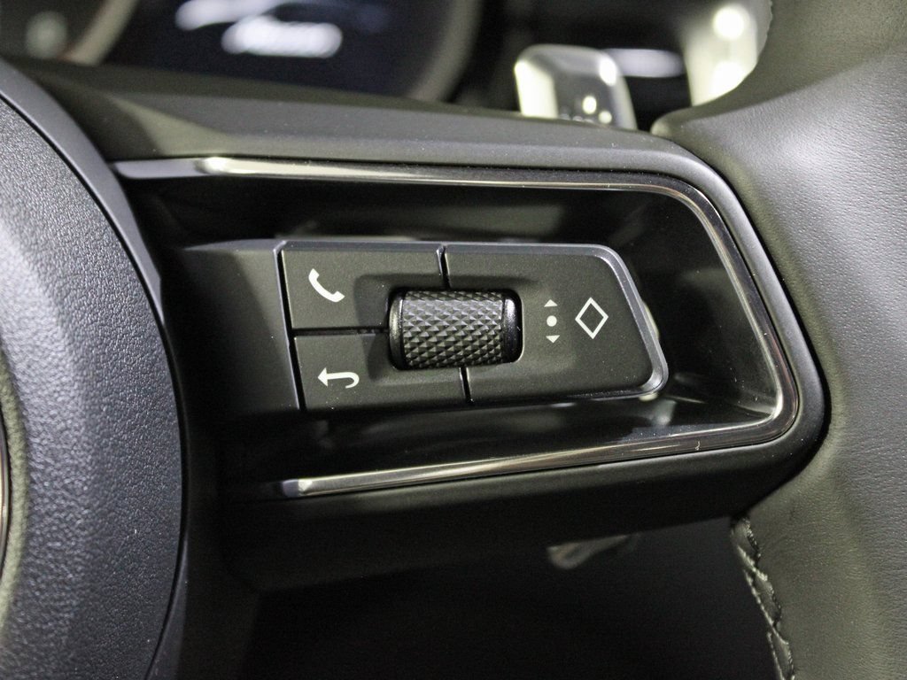 Certified 2026 Porsche Macan AWD/4WD image 25