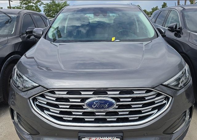 Used 2022 Ford Edge Titanium AWD/4WD image 2
