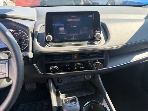 Used 2025 Nissan Rogue S AWD/4WD image 9