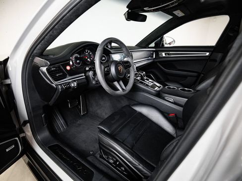 Used 2022 Porsche Panamera GTS AWD/4WD image 4