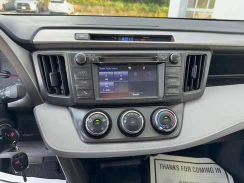 Used 2014 Toyota RAV4 LE AWD/4WD image 13