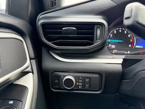 Used 2022 Ford Explorer XLT RWD image 19