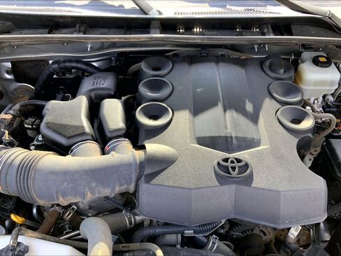 Used 2018 Toyota 4Runner TRD Off-Road Premium AWD/4WD image 34