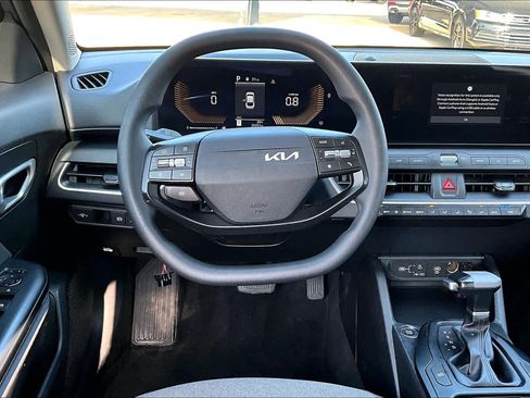 Used 2025 Kia K4 LXS image 3