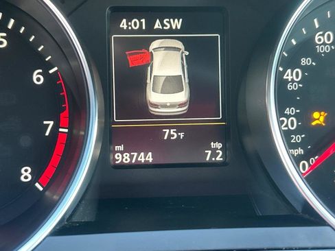 Used 2017 Volkswagen Jetta GLI image 12