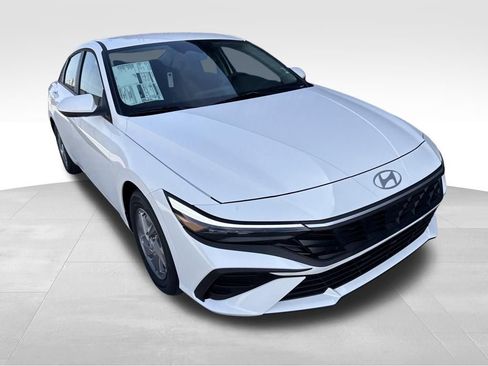 New 2026 Hyundai Elantra SE image 4