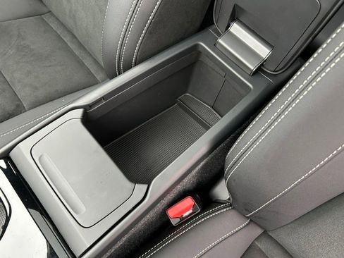 Used 2023 Volvo XC40 Recharge Plus image 27