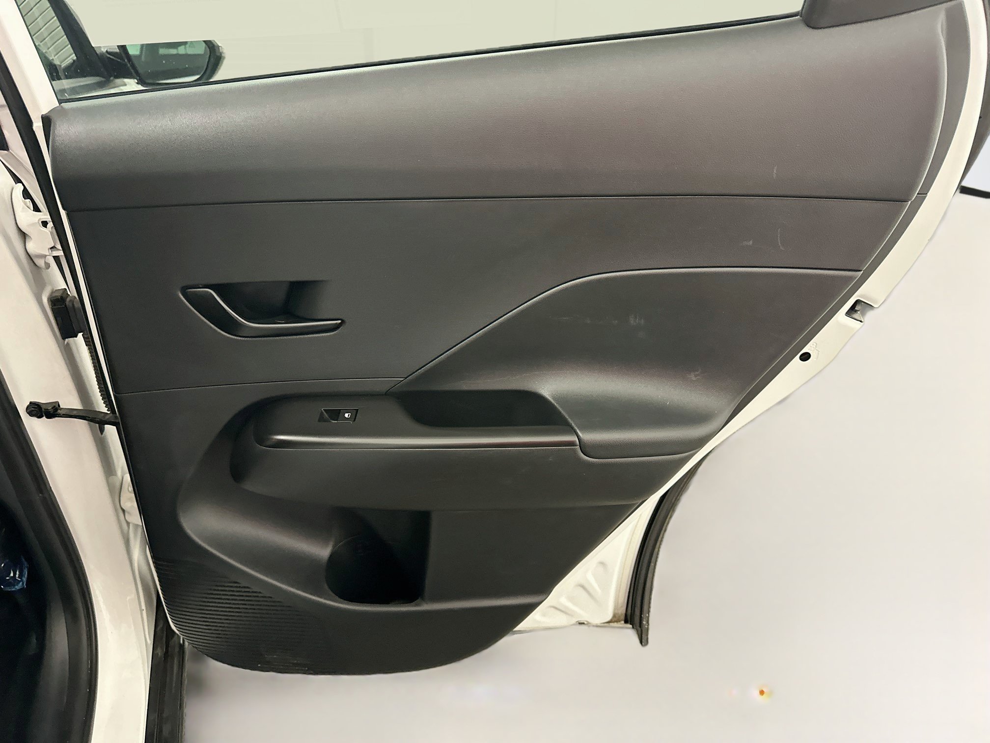 Used 2025 Hyundai Kona SEL AWD/4WD image 30