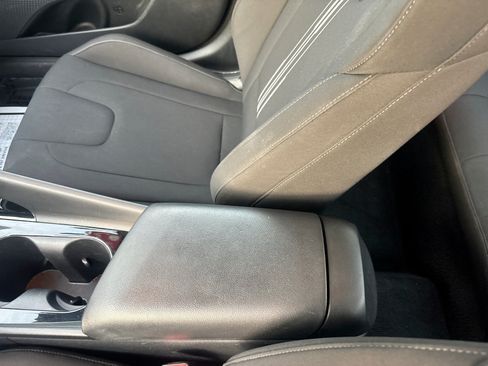 Used 2025 Hyundai Elantra SEL FWD image 24