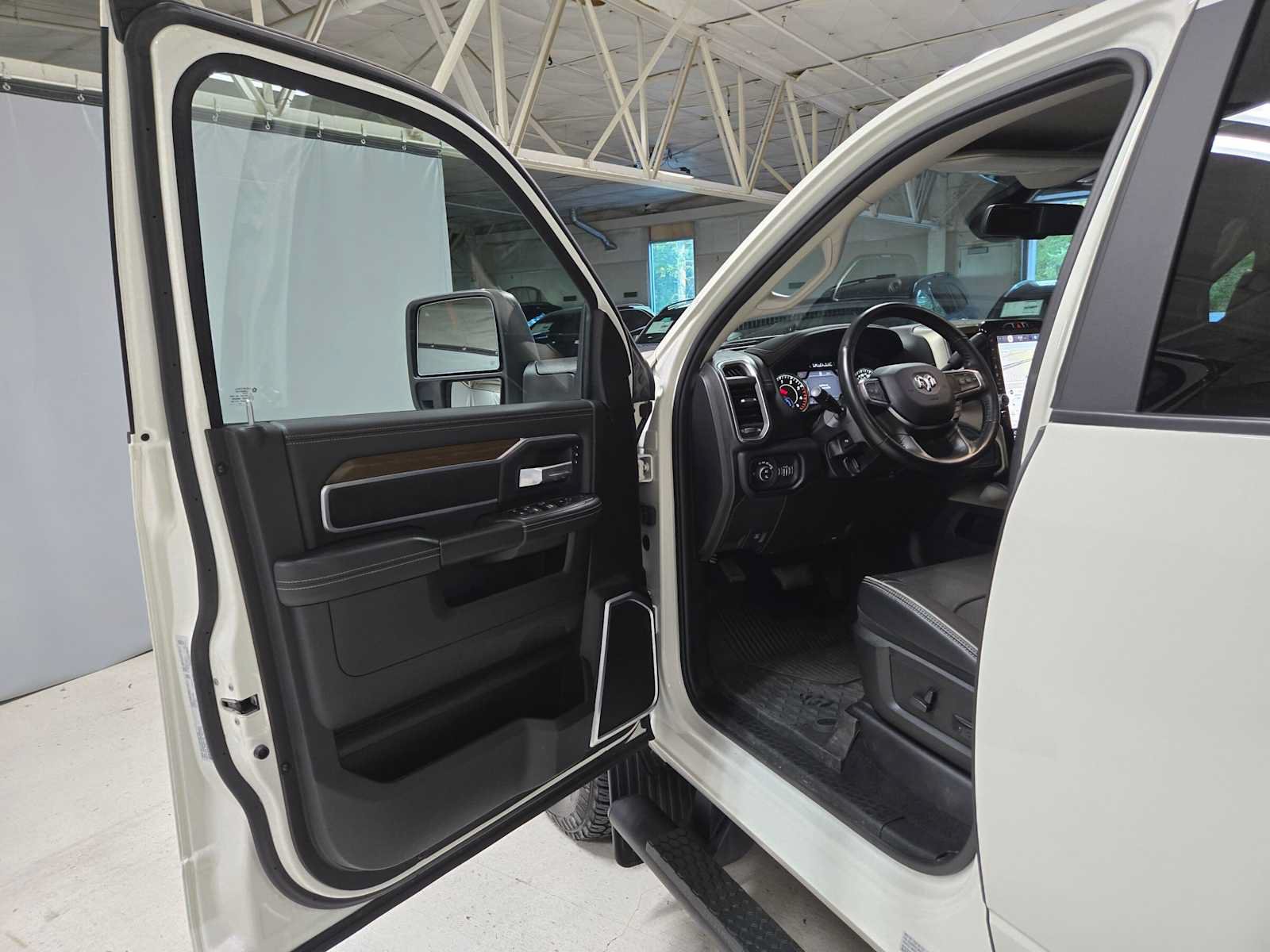 Used 2024 RAM 3500 Laramie w/ Towing Technology Group AWD/4WD image 19