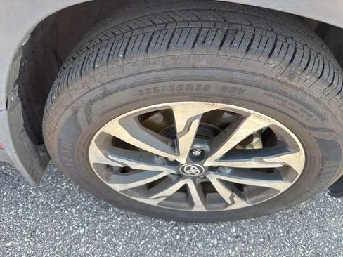 Used 2023 Toyota Corolla Cross XLE w/ Convenience Package FWD image 5