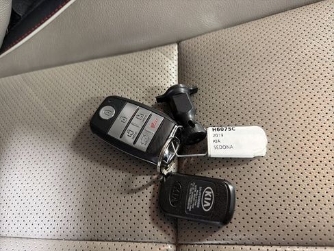 Used 2019 Kia Sedona SX image 21