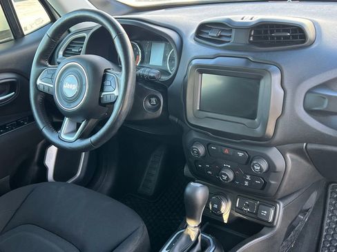 Used 2020 Jeep Renegade Latitude w/ Cold Weather Group AWD/4WD image 16