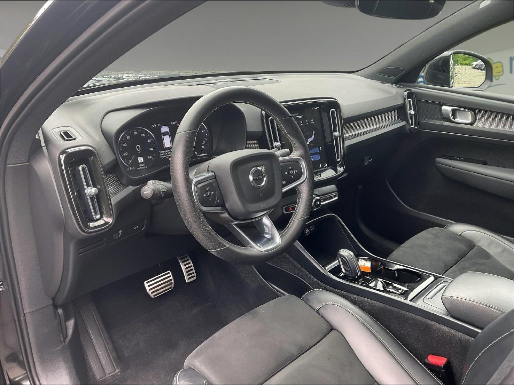 Used 2021 Volvo XC40 T5 R-Design w/ Climate Package AWD/4WD image 8