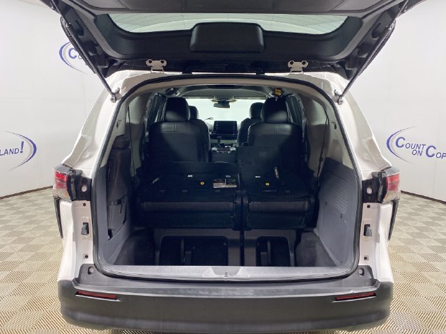 Used 2023 Toyota Sienna LE FWD image 6