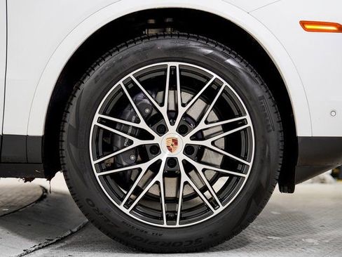 Certified 2025 Porsche Cayenne image 28