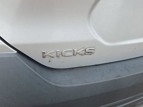 Used 2019 Nissan Kicks SV FWD image 5