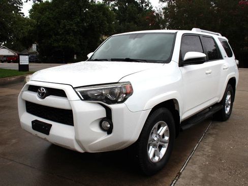 Used 2018 Toyota 4Runner SR5 RWD image 4