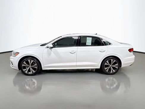 Used 2021 Volkswagen Passat 2.0T SE FWD image 9