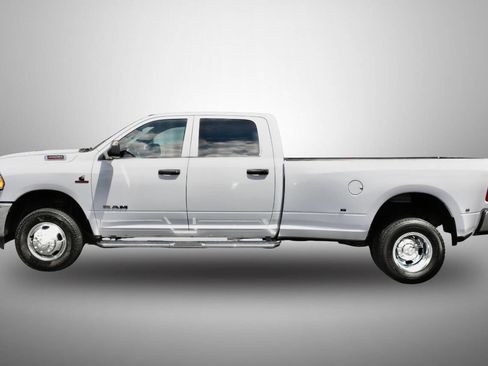 Used 2022 RAM 3500 Tradesman w/ Chrome Appearance Group AWD/4WD image 4