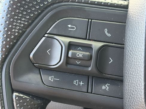 Used 2025 Toyota Tacoma SR5 AWD/4WD image 11