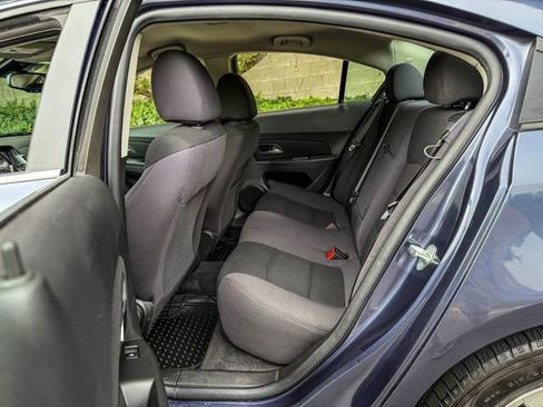 Used 2013 Chevrolet Cruze LT w/ Technology Package FWD image 11