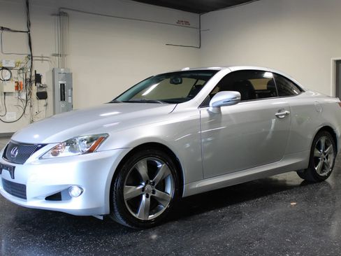 Used 2010 Lexus IS 350C w/ Luxury Pkg RWD image 7
