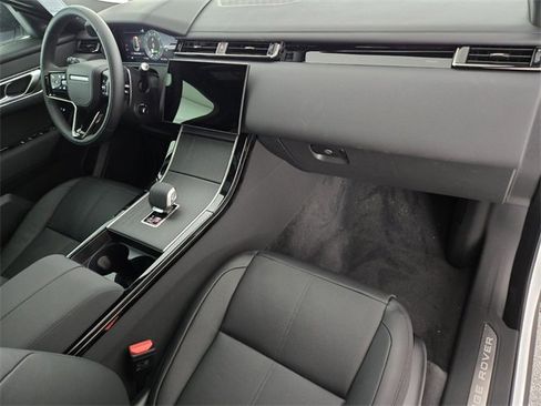 New 2026 Land Rover Range Rover Velar Dynamic SE image 18