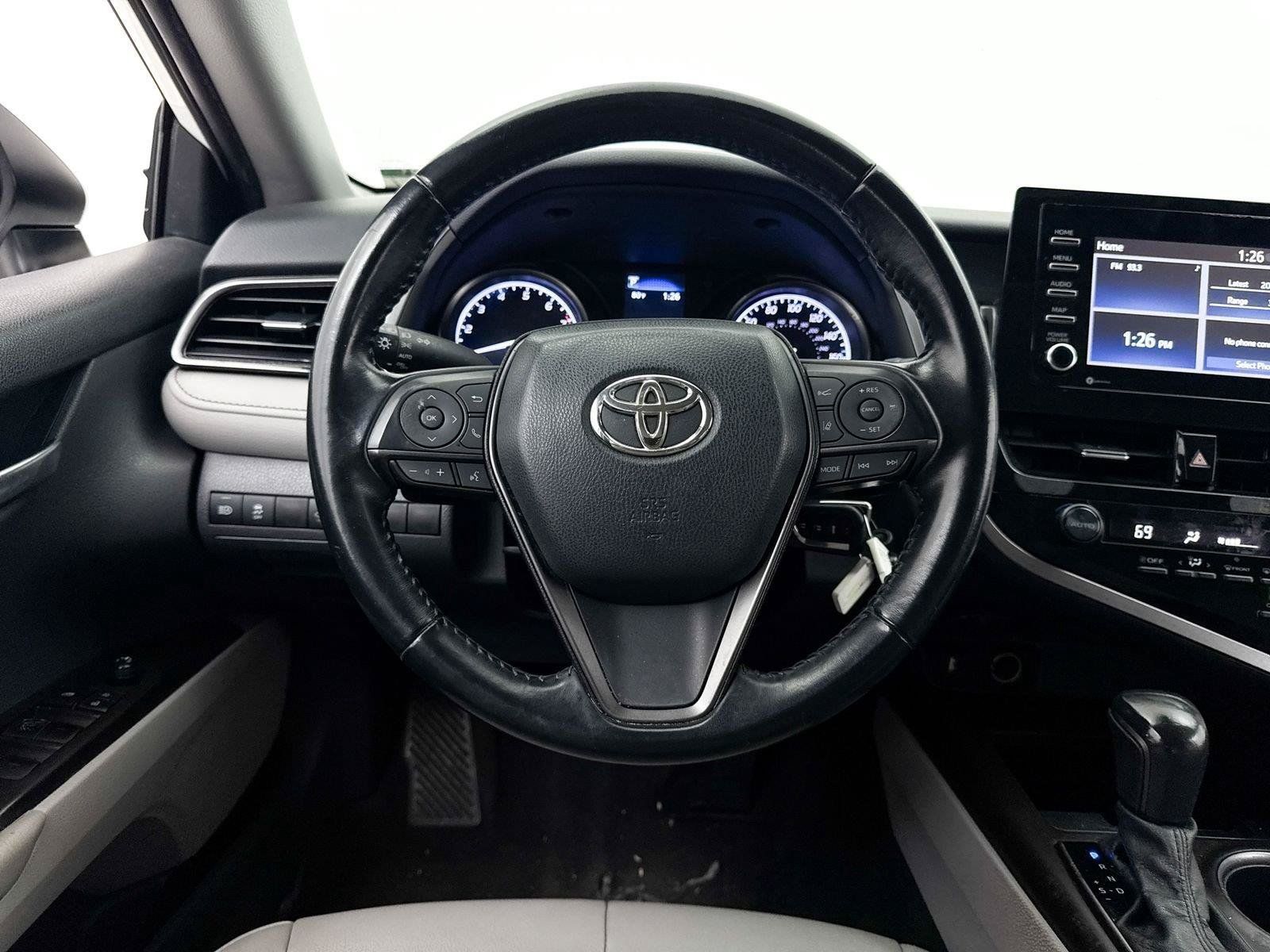 Used 2021 Toyota Camry SE FWD image 3