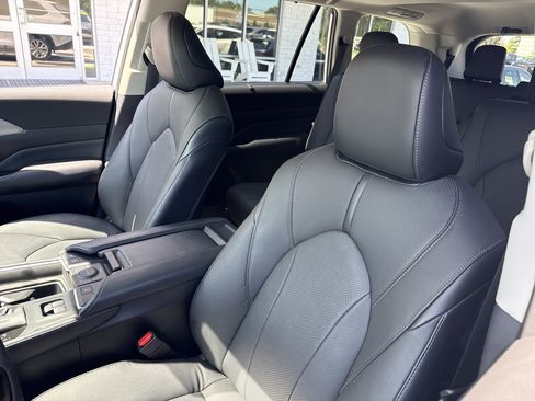 Used 2025 Toyota Grand Highlander AWD Hybrid image 11