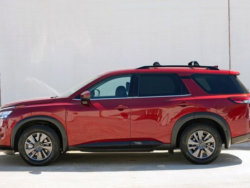 Used 2022 Nissan Pathfinder SV image 45