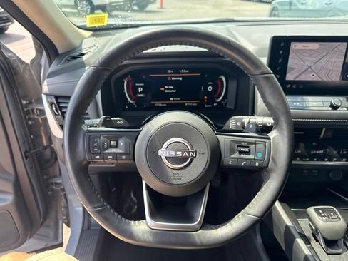 Used 2024 Nissan Rogue SL AWD/4WD image 11