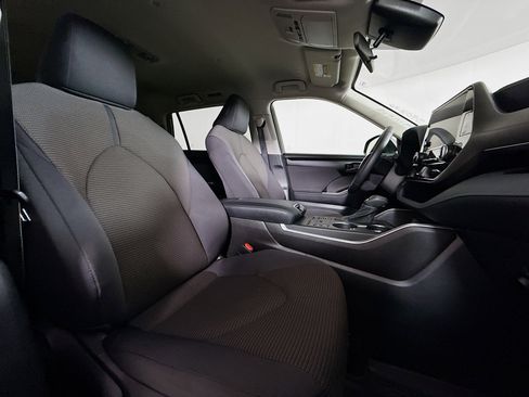 Certified 2025 Toyota Highlander AWD image 26