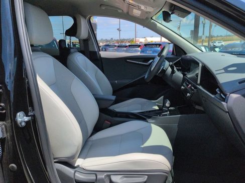 Used 2025 Kia Niro EX FWD image 29