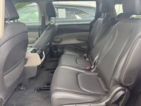 Used 2026 Kia Carnival FWD image 28