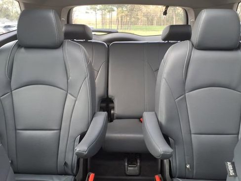 Used 2020 Buick Enclave Premium w/ Sun and Sites Package AWD/4WD image 6