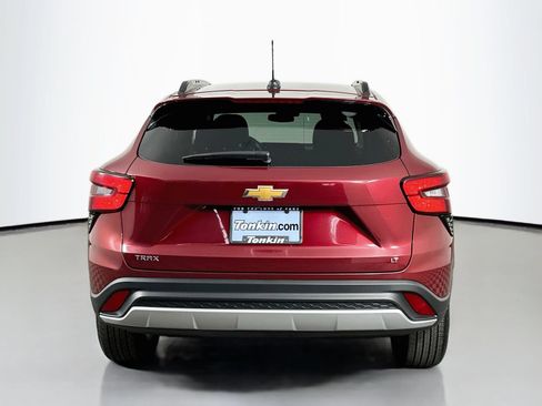Used 2025 Chevrolet Trax LT FWD image 7