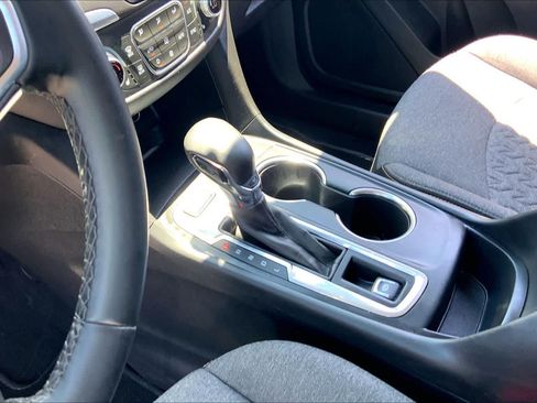Used 2024 Chevrolet Equinox LT AWD/4WD image 16
