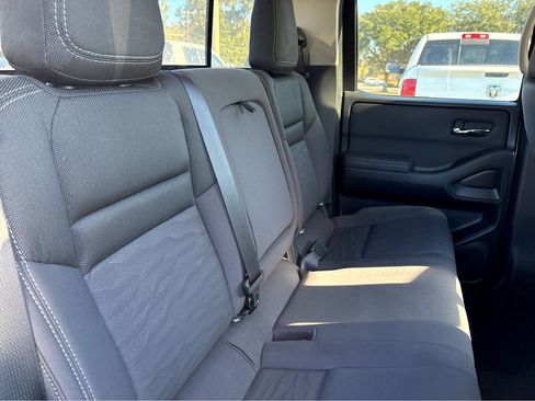 Used 2022 Nissan Frontier SV image 10