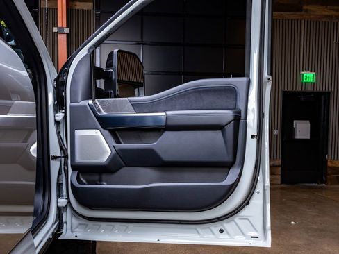 Used 2025 Ford F250 Platinum image 36