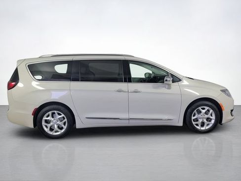 Used 2020 Chrysler Pacifica Limited FWD image 2