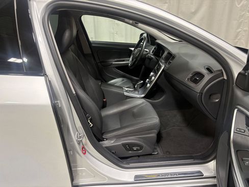 Used 2018 Volvo V60 T5 Cross Country AWD/4WD image 8