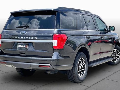 Used 2024 Ford Expedition XLT image 12