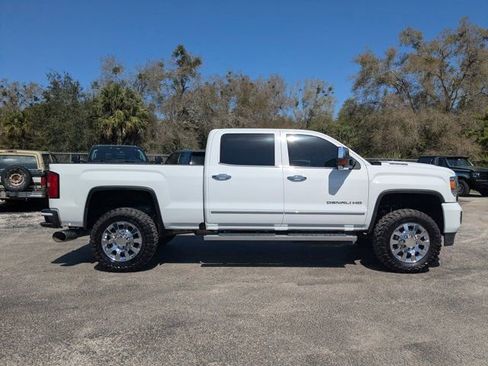 Used 2017 GMC Sierra 2500 Denali w/ Duramax Plus Package image 4