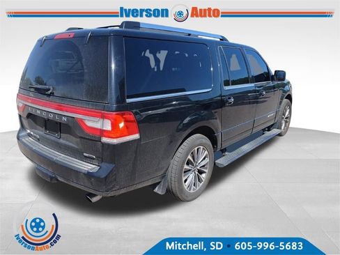 Used 2016 Lincoln Navigator L Select AWD/4WD image 5
