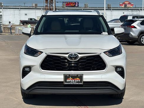 Certified 2023 Toyota Highlander XLE image 8